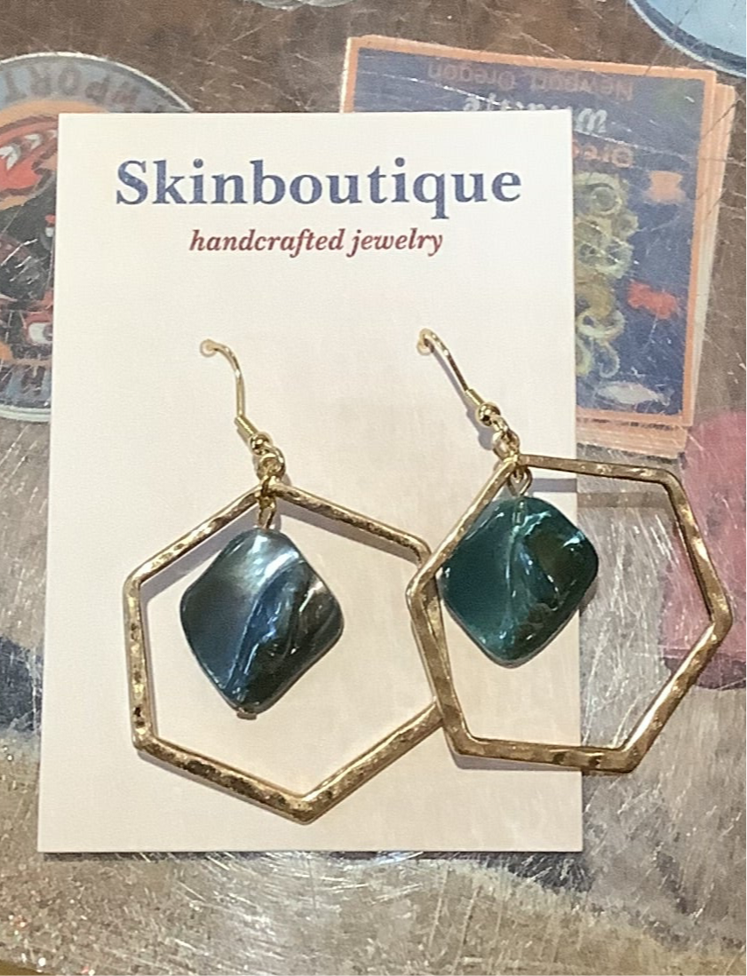 # 08 brass, pearls earrings- CD