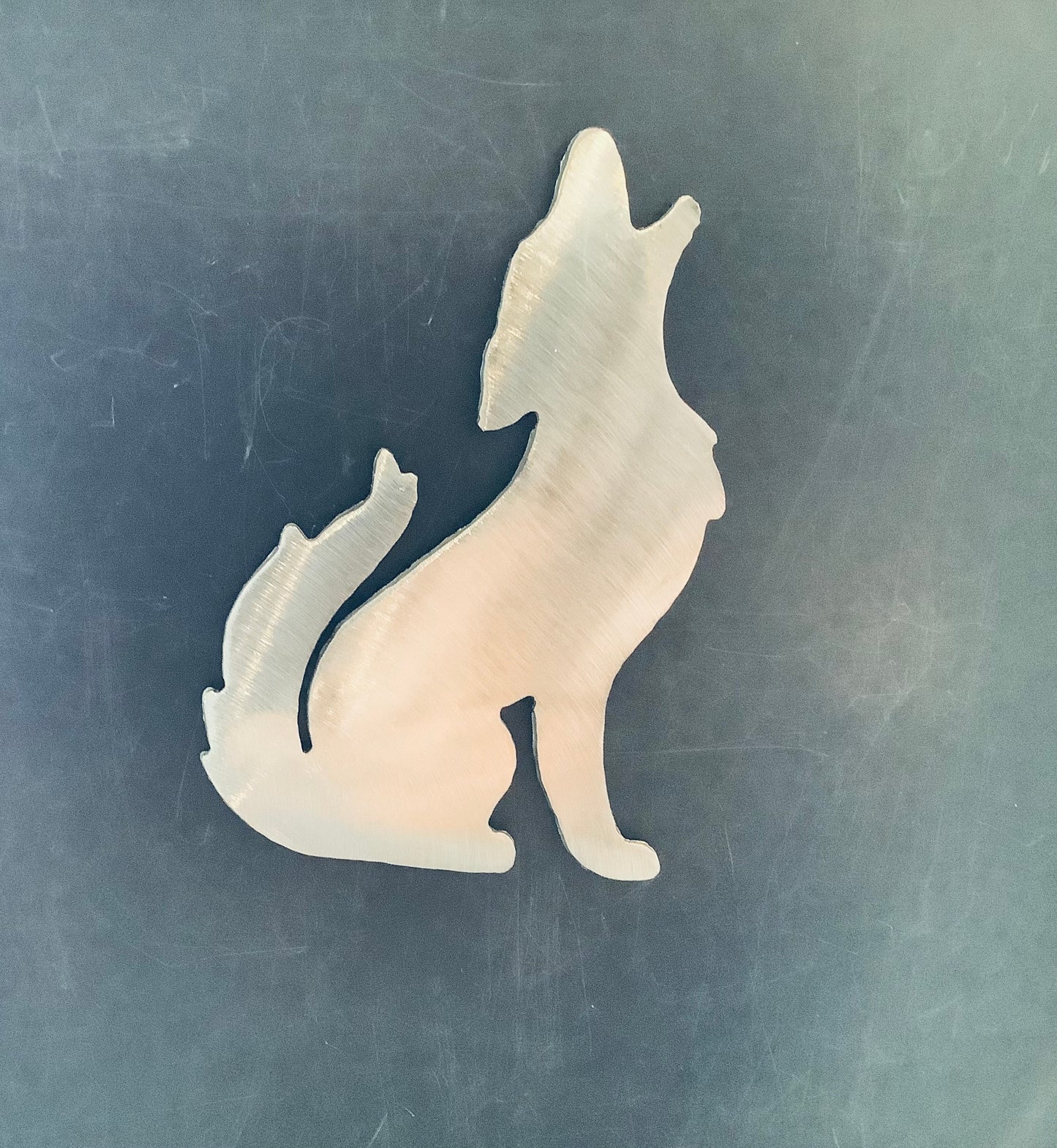 Wolf metal magnet.Cc