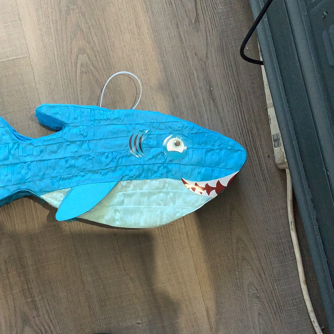 Piñata. Shark - CC
