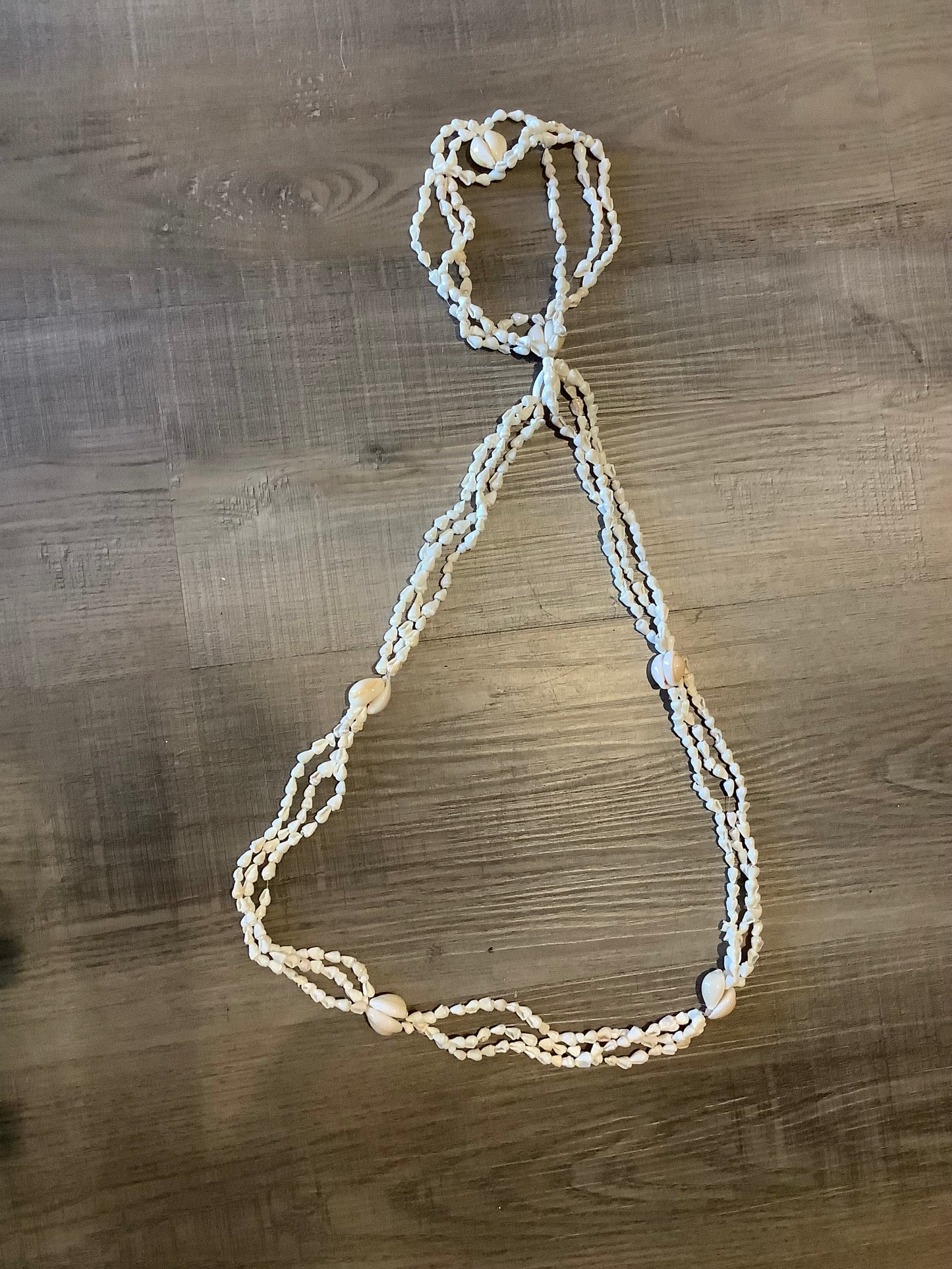 Triple Shell Necklce