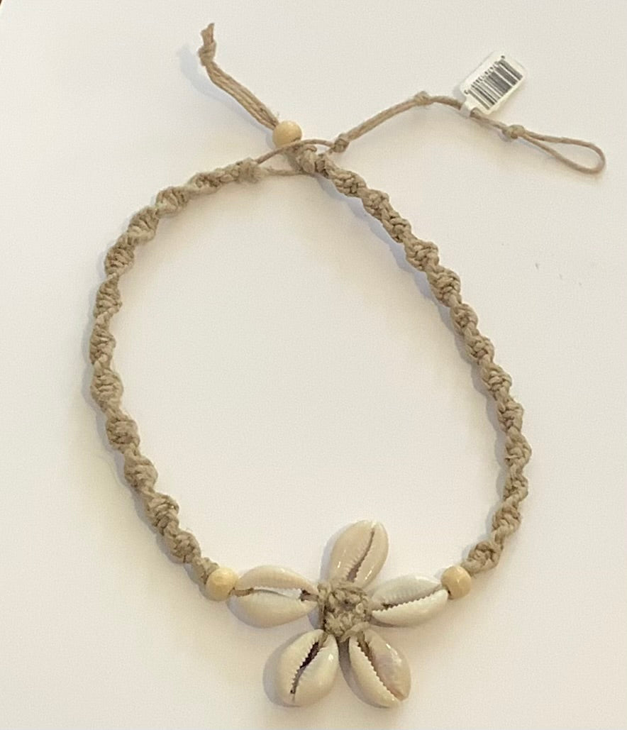 Daisy shell hand braided necklace