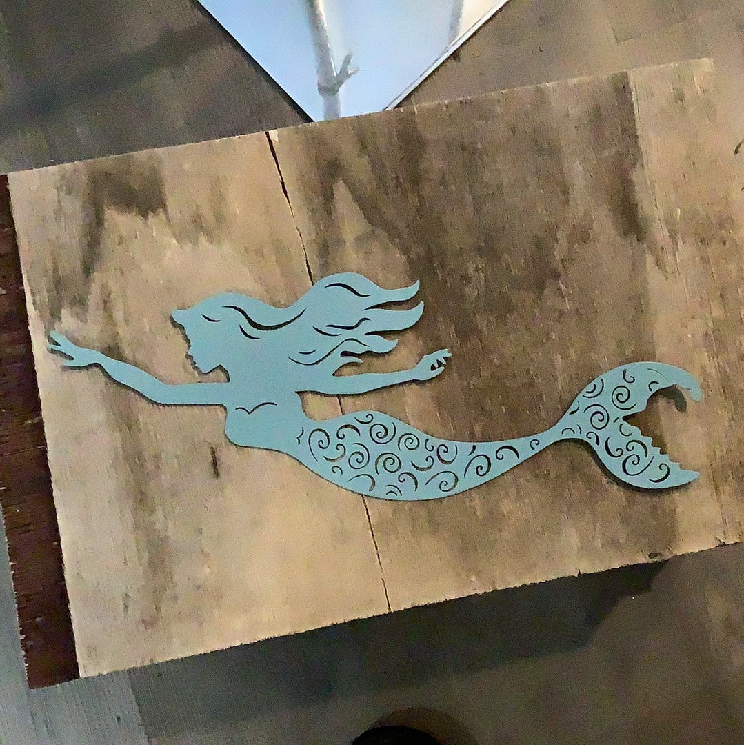 Mermaid swimming green - CC