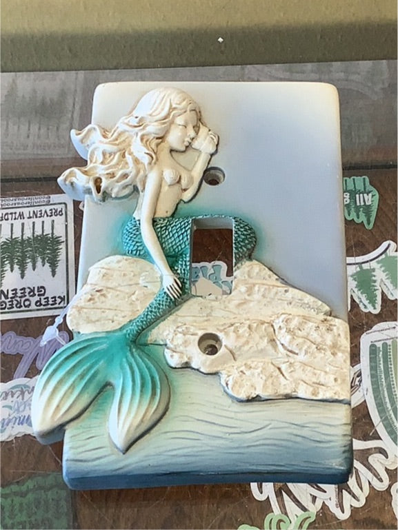 Mermaid Light Switch with shell - CC